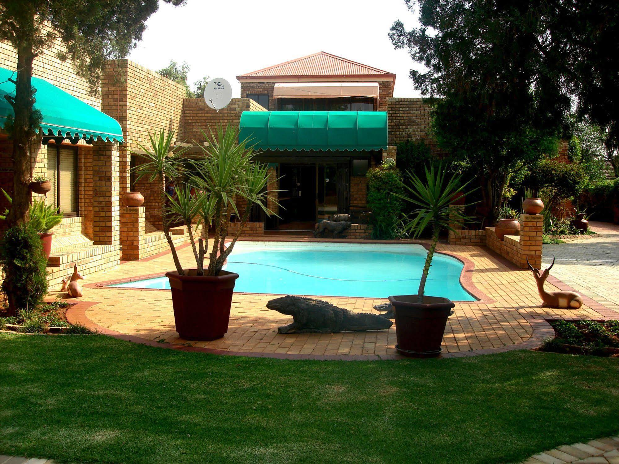 Boga Legaba Guest House & Conference Centre Mafikeng Exterior foto